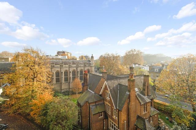  Image of 4 bedroom Flat to rent in Oakwood Court London W14 at Oakwood Court  London, W14 8JE