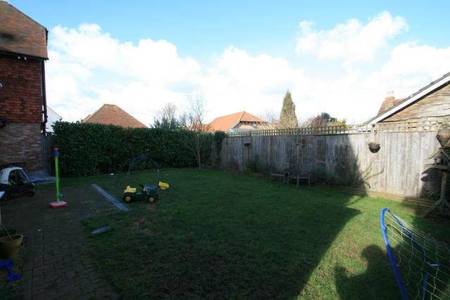  Image of 5 bedroom Semi-Detached house to rent in Biddenden Ashford TN27 at Biddenden, TN27 8DD