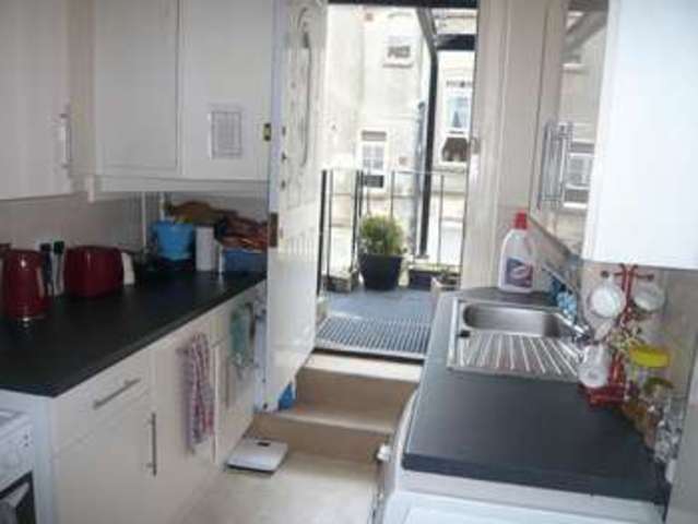  Image of 1 bedroom Flat to rent in Marine Parade Worthing BN11 at 104 Marine Parade  Worthing, BN11 3QG