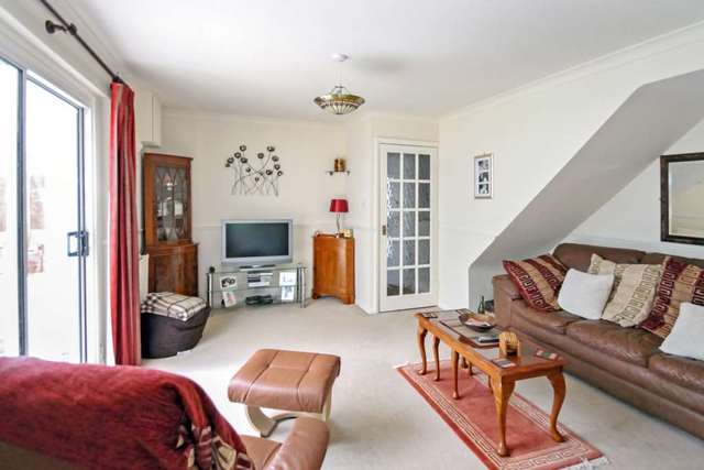  Image of 3 bedroom Semi-Detached house for sale in Osmington Place Tring HP23 at Osmington Place  Tring, HP23 4EG