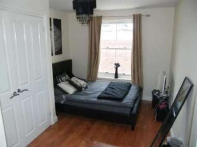  Image of 2 bedroom Flat for sale in Oxford Terrace Gloucester GL1 at Gloucester Gloucestershire Gloucester, GL1 3NT