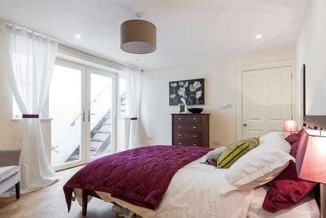  Image of 4 bedroom Detached house to rent in Clifton Road London SW19 at Wimbledon, SW19 4QX