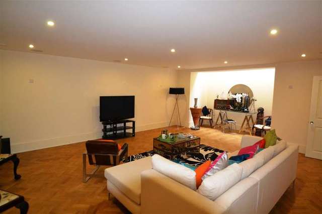  Image of 4 bedroom Detached house to rent in Clifton Road London SW19 at Wimbledon, SW19 4QX
