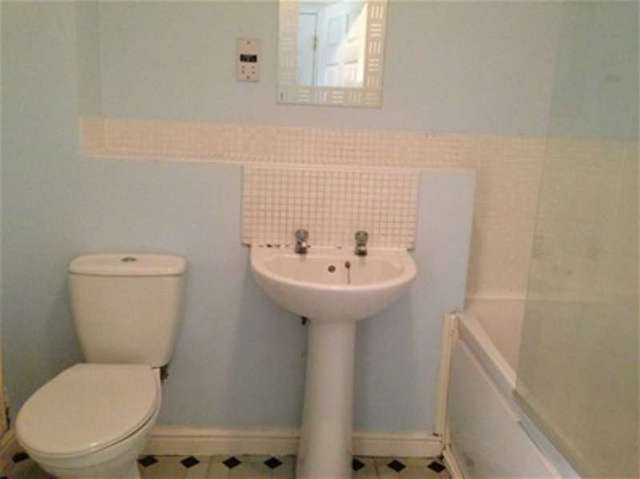  Image of 2 bedroom Flat to rent in Church Place Bloxwich Walsall WS3 at Walsall, WS3 3HQ