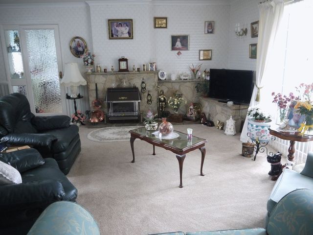 Image of 3 bedroom Detached house for sale in Hunts Pond Road Park Gate Southampton SO31 at Hunts Pond Road Park Gate Southampton, SO31 6QQ