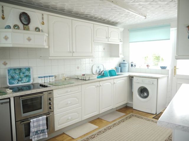  Image of 3 bedroom Detached house for sale in Hunts Pond Road Park Gate Southampton SO31 at Hunts Pond Road Park Gate Southampton, SO31 6QQ