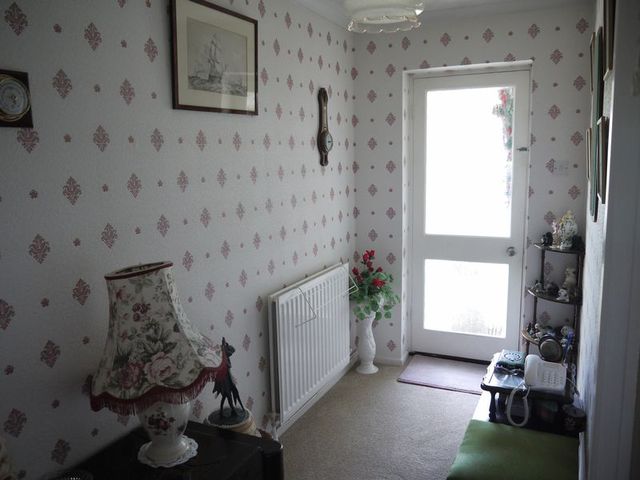  Image of 3 bedroom Detached house for sale in Hunts Pond Road Park Gate Southampton SO31 at Hunts Pond Road Park Gate Southampton, SO31 6QQ