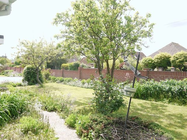  Image of 3 bedroom Detached house for sale in Hunts Pond Road Park Gate Southampton SO31 at Hunts Pond Road Park Gate Southampton, SO31 6QQ