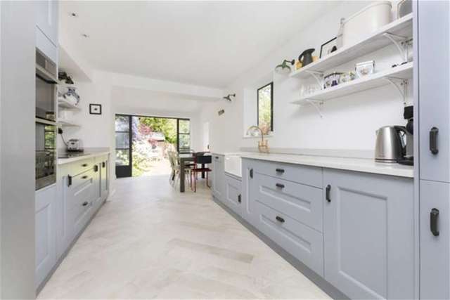  Image of 5 bedroom Terraced house for sale in Park Hall Road London SE21 at Dulwich, SE21 8EH