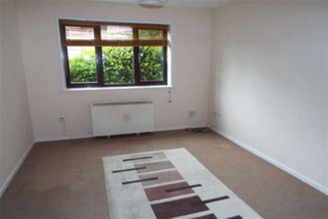  Image of 1 bedroom Flat to rent in Park Road Banbury OX16 at Banbury, OX16 0DH