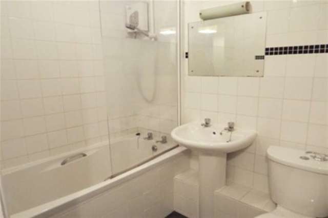  Image of 1 bedroom Flat to rent in Park Road Banbury OX16 at Banbury, OX16 0DH