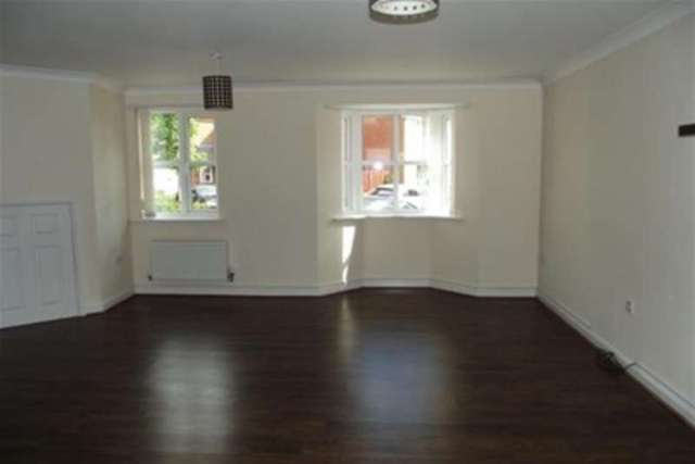  Image of 3 bedroom Semi-Detached house to rent in Parklands Drive Weston Crewe CW2 at Crewe, CW2 5FH