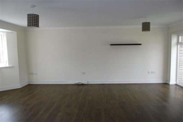 Image of 3 bedroom Semi-Detached house to rent in Parklands Drive Weston Crewe CW2 at Crewe, CW2 5FH