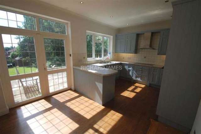  Image of 6 bedroom Semi-Detached house to rent in Parkside London NW7 at Mill Hill, NW7 2LJ