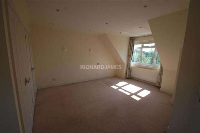  Image of 6 bedroom Semi-Detached house to rent in Parkside London NW7 at Mill Hill, NW7 2LJ