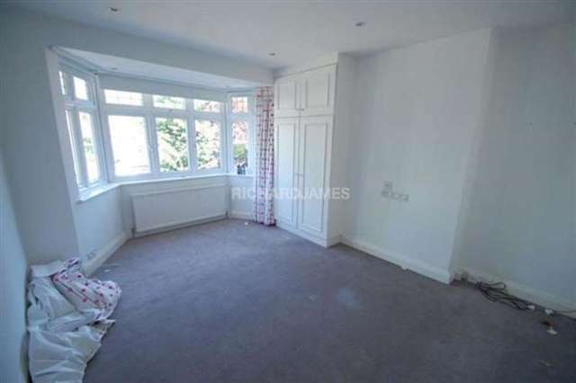  Image of 6 bedroom Semi-Detached house to rent in Parkside London NW7 at Mill Hill, NW7 2LJ
