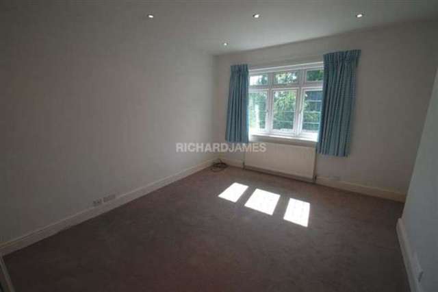  Image of 6 bedroom Semi-Detached house to rent in Parkside London NW7 at Mill Hill, NW7 2LJ