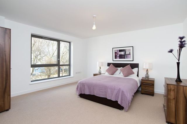  Image of 1 bedroom Flat to rent in Glengarnock Avenue London E14 at 3 Glengarnock Avenue  London, E14 3ER