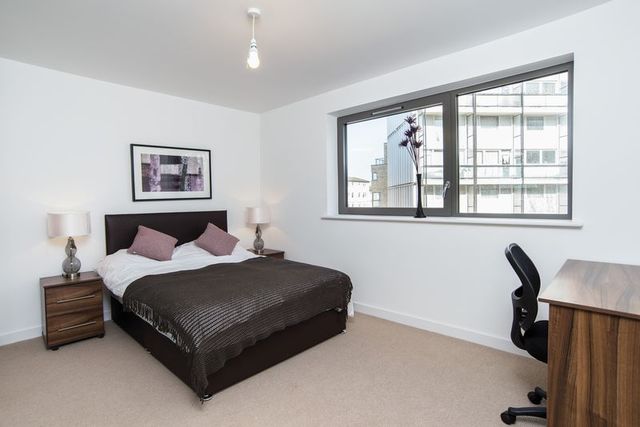  Image of 1 bedroom Flat to rent in Glengarnock Avenue London E14 at 3 Glengarnock Avenue  London, E14 3ER