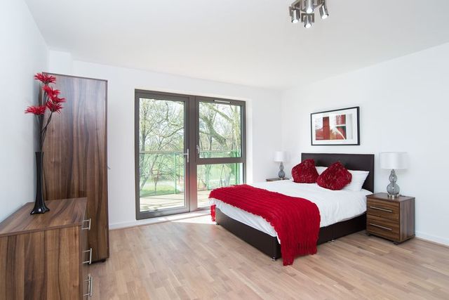  Image of 1 bedroom Flat to rent in Glengarnock Avenue London E14 at 3 Glengarnock Avenue  London, E14 3ER