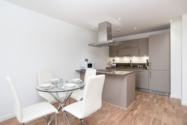  Image of 1 bedroom Flat to rent in Glengarnock Avenue London E14 at 3 Glengarnock Avenue  London, E14 3ER