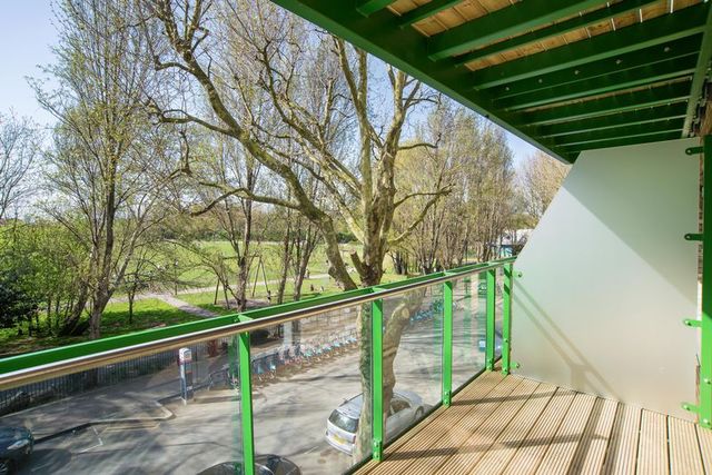  Image of 1 bedroom Flat to rent in Glengarnock Avenue London E14 at 3 Glengarnock Avenue  London, E14 3ER