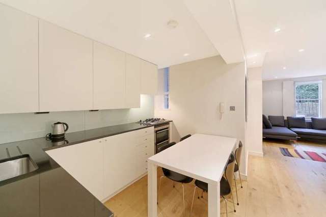  Image of 2 bedroom Ground Flat to rent in Pembridge Crescent London W11 at Pembridge Crescent  London, W11 3DT
