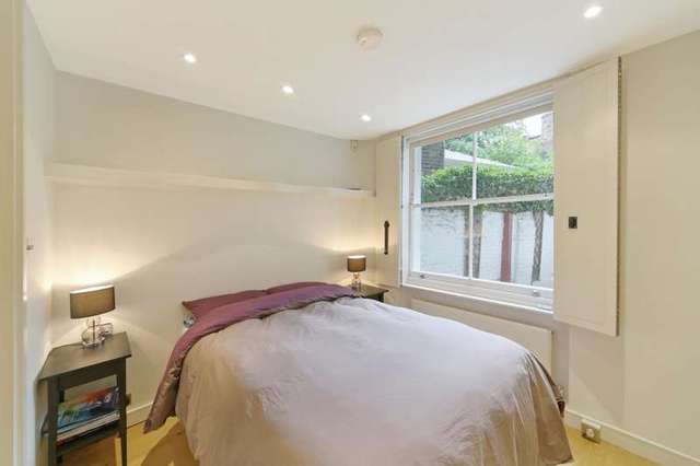  Image of 2 bedroom Ground Flat to rent in Pembridge Crescent London W11 at Pembridge Crescent  London, W11 3DT
