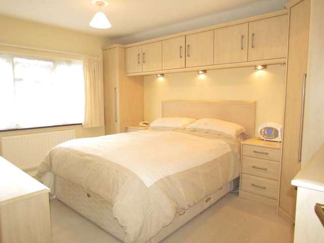  Image of 4 bedroom Detached house for sale in Pond End Road Sonning Common Reading RG4 at Sonning Common  Reading, RG4 9SA