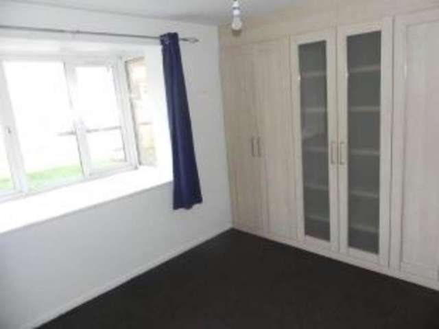  Image of 1 bedroom Flat for sale in Poplar Grove London N11 at London  New Southgate, N11 3NX
