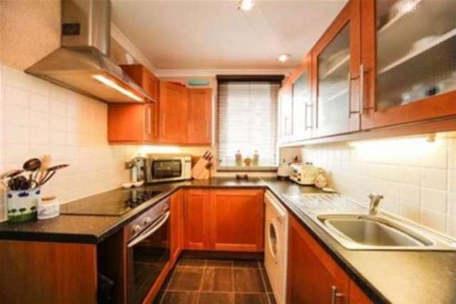  Image of 2 bedroom Flat to rent in Porchester Mead Beckenham BR3 at Beckenham, BR3 1TW
