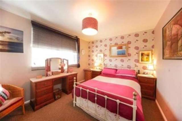  Image of 2 bedroom Flat to rent in Porchester Mead Beckenham BR3 at Beckenham, BR3 1TW