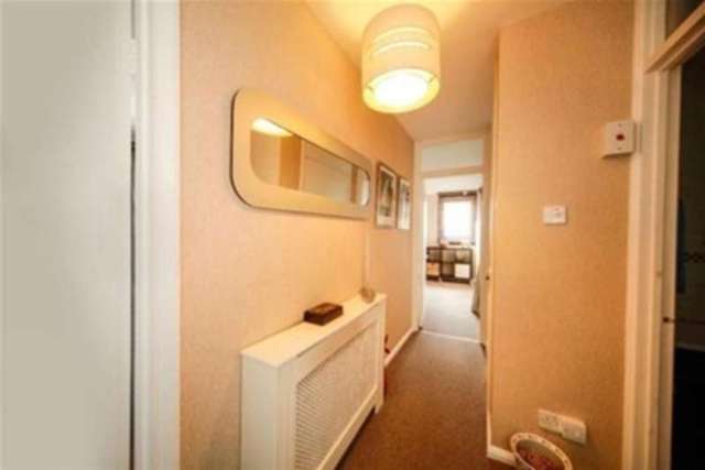  Image of 2 bedroom Flat to rent in Porchester Mead Beckenham BR3 at Beckenham, BR3 1TW