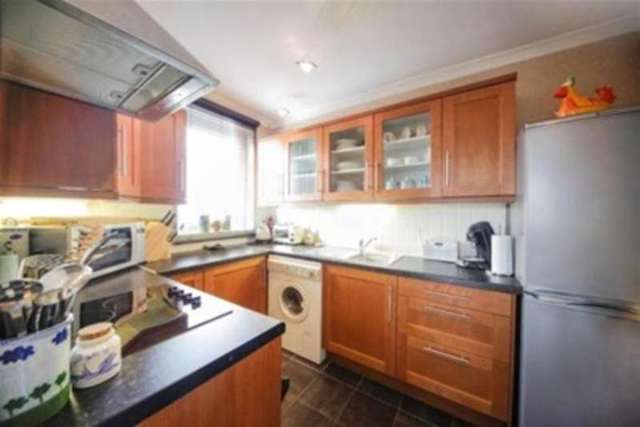  Image of 2 bedroom Flat to rent in Porchester Mead Beckenham BR3 at Beckenham, BR3 1TW