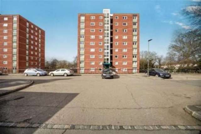  Image of 2 bedroom Flat to rent in Porchester Mead Beckenham BR3 at Beckenham, BR3 1TW