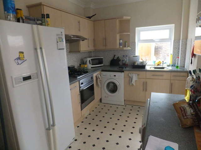  Image of 5 bedroom Terraced house to rent in Prince Albert Road Southsea PO4 at Southsea Hampshire, PO4 9HT