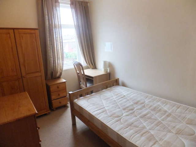  Image of 5 bedroom Terraced house to rent in Prince Albert Road Southsea PO4 at Southsea Hampshire, PO4 9HT