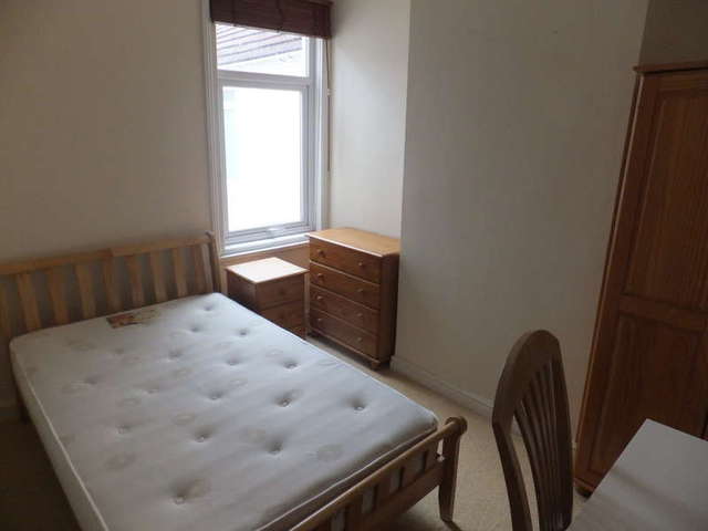  Image of 5 bedroom Terraced house to rent in Prince Albert Road Southsea PO4 at Southsea Hampshire, PO4 9HT