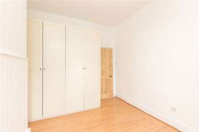 Image of 1 bedroom Flat to rent in Prince of Wales Drive London SW11 at Battersea London Battersea, SW11 4EG