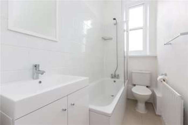  Image of 1 bedroom Flat to rent in Prince of Wales Drive London SW11 at Battersea London Battersea, SW11 4EG