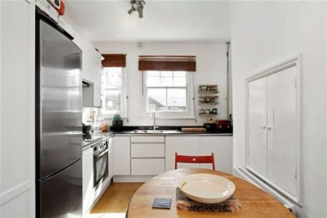  Image of 2 bedroom Property to rent in Prince of Wales Drive London SW11 at London, SW11 4HR