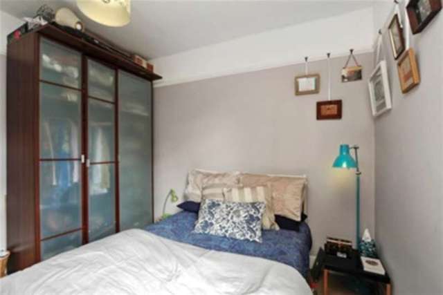  Image of 2 bedroom Property to rent in Prince of Wales Drive London SW11 at London, SW11 4HR