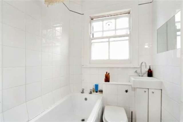  Image of 2 bedroom Property to rent in Prince of Wales Drive London SW11 at London, SW11 4HR