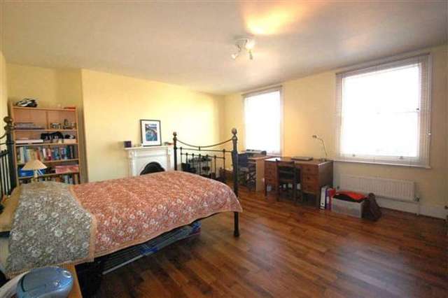  Image of 2 bedroom Maisonette to rent in Putney Bridge Road London SW15 at Putney, SW15 2PT