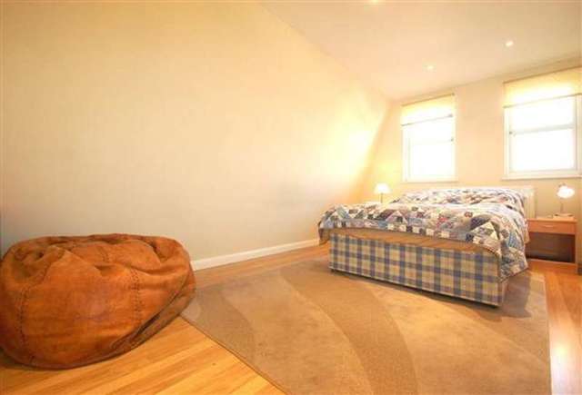  Image of 2 bedroom Maisonette to rent in Putney Bridge Road London SW15 at Putney, SW15 2PT