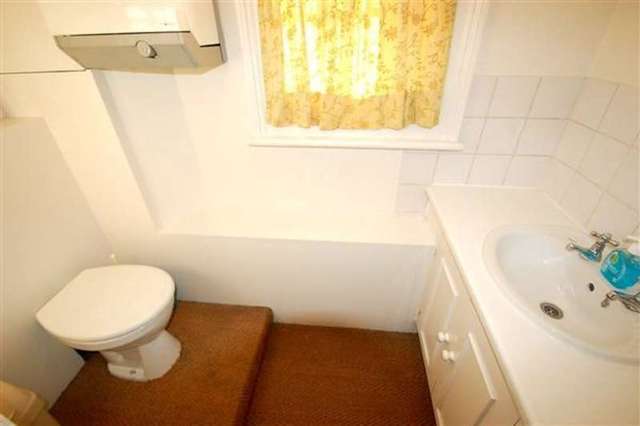  Image of 2 bedroom Maisonette to rent in Putney Bridge Road London SW15 at Putney, SW15 2PT