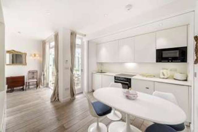  Image of 3 bedroom Mews for sale in Queen