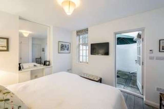  Image of 3 bedroom Mews for sale in Queen