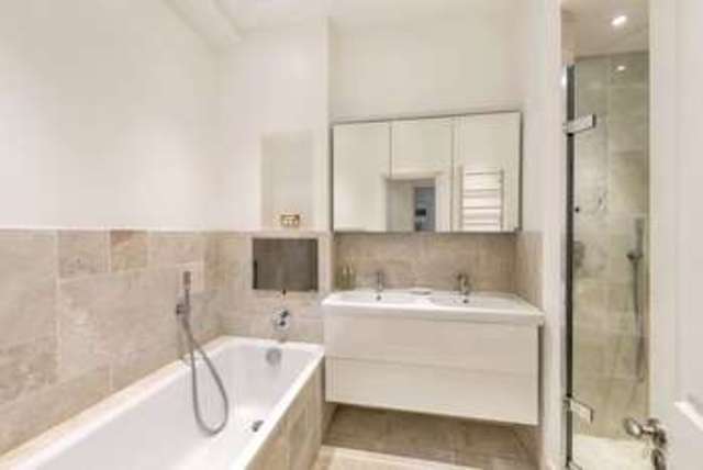  Image of 3 bedroom Mews for sale in Queen