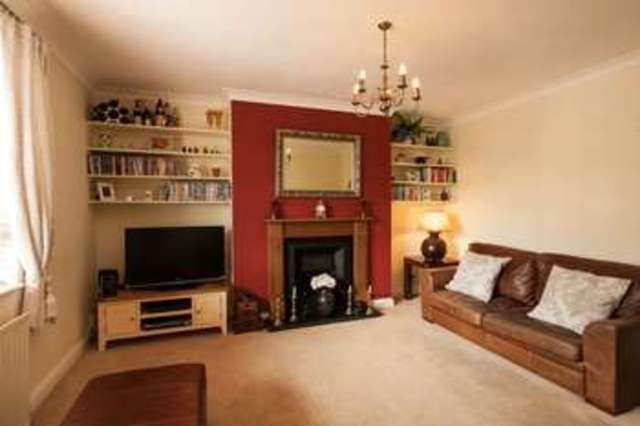  Image of 1 bedroom Flat for sale in Queens Road Teddington TW11 at Queens Road  Teddington, TW11 0LZ